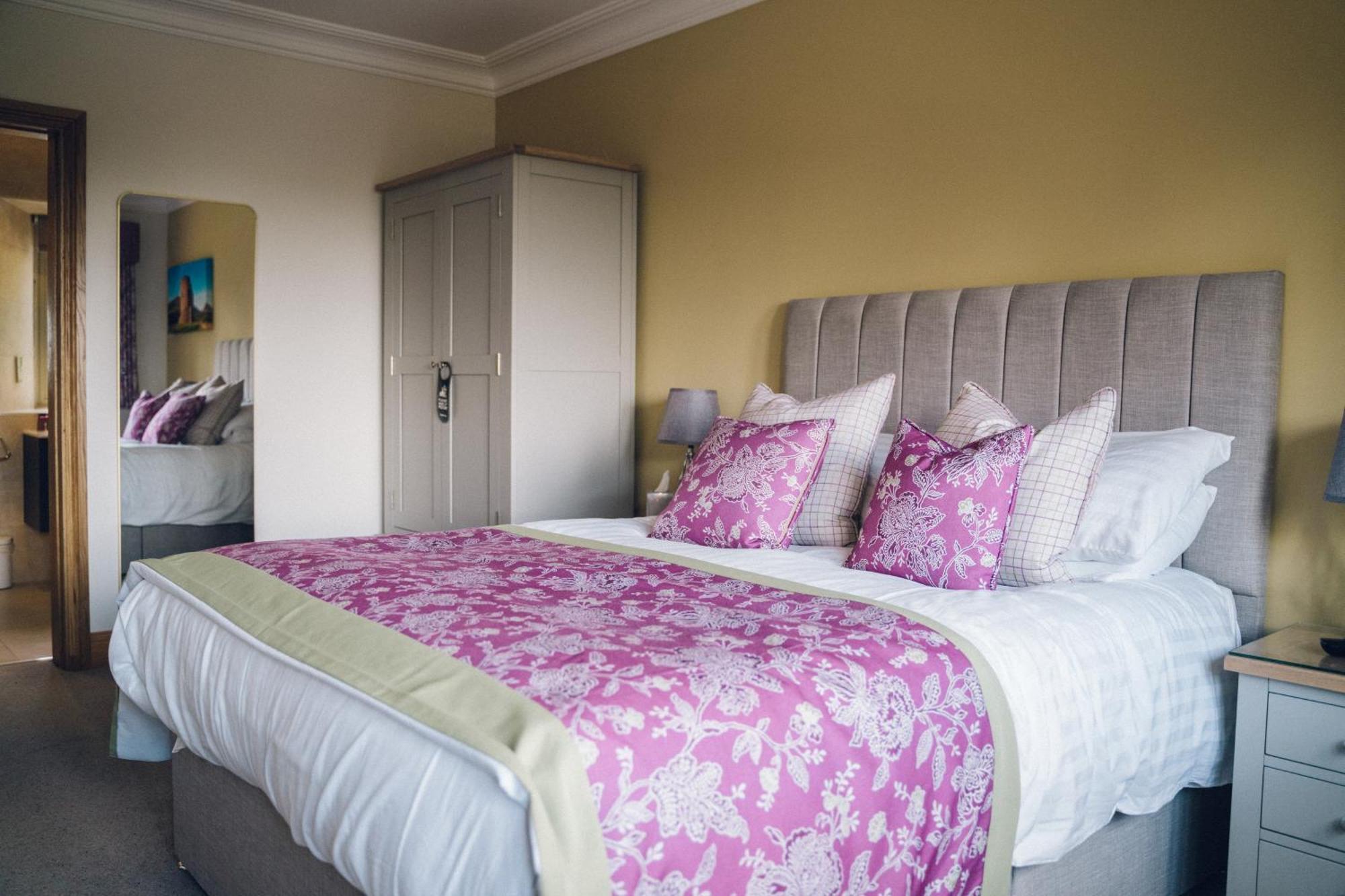 The Manor Boutique Hotel Restaurant And Bar Конві Екстер'єр фото